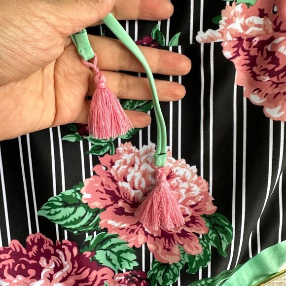 👙Mossimo One Piece Swimsuit Sz M Women Bathing suit Multi Stripe Roses Black - Picture 3 of 8